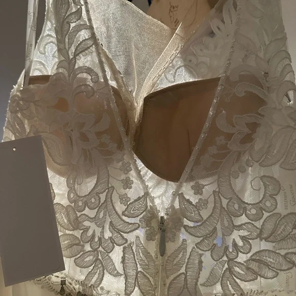 Elegant Cream Lace Wedding Dress - Picture 9 of 14